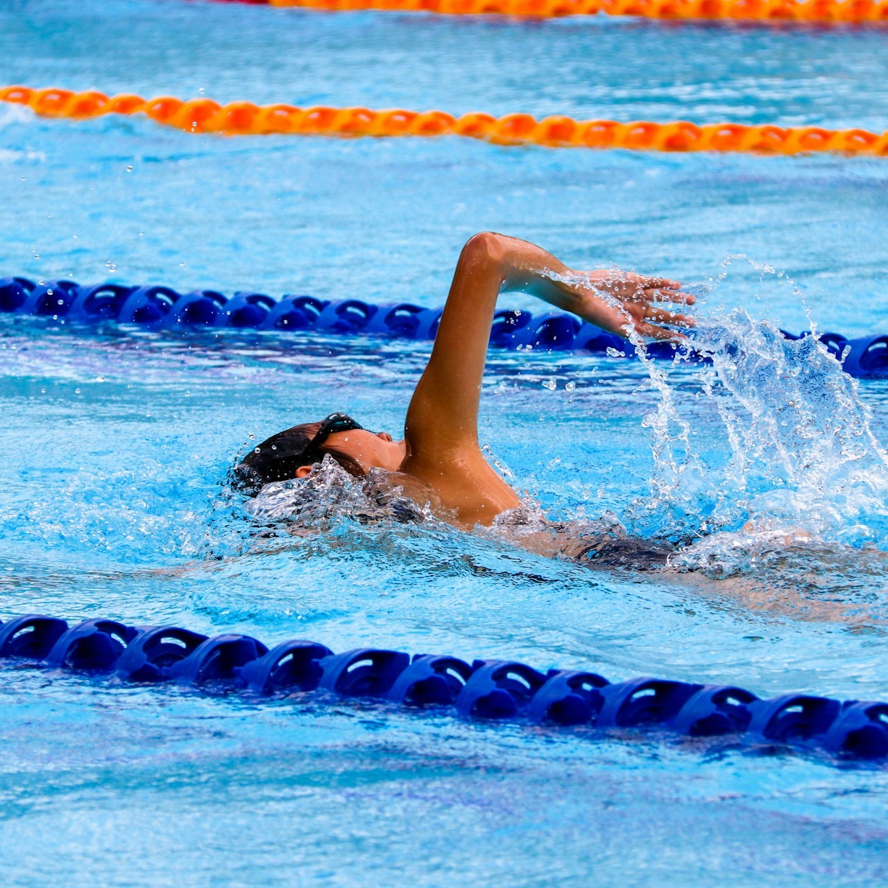women-diving-in-pool